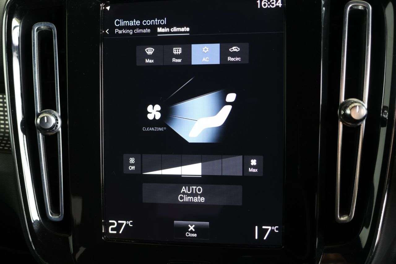 2022 VOLVO XC40 2022 VOLVO XC40