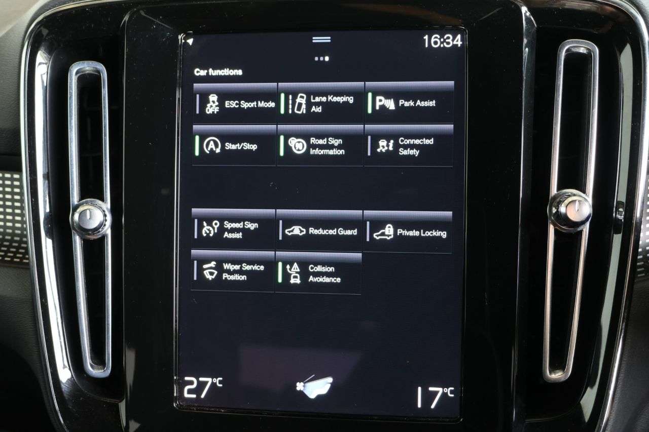 2022 VOLVO XC40 2022 VOLVO XC40