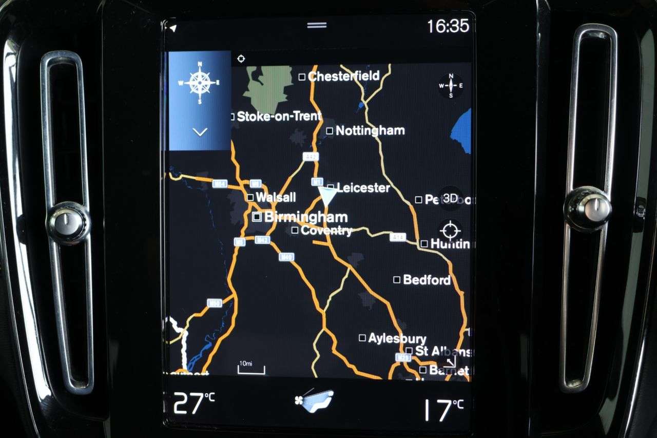 2022 VOLVO XC40 2022 VOLVO XC40