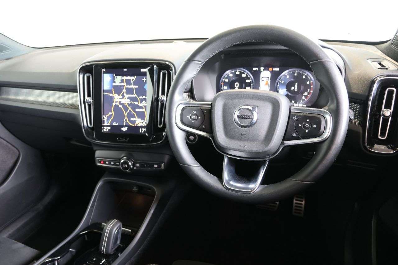 2022 VOLVO XC40 2022 VOLVO XC40