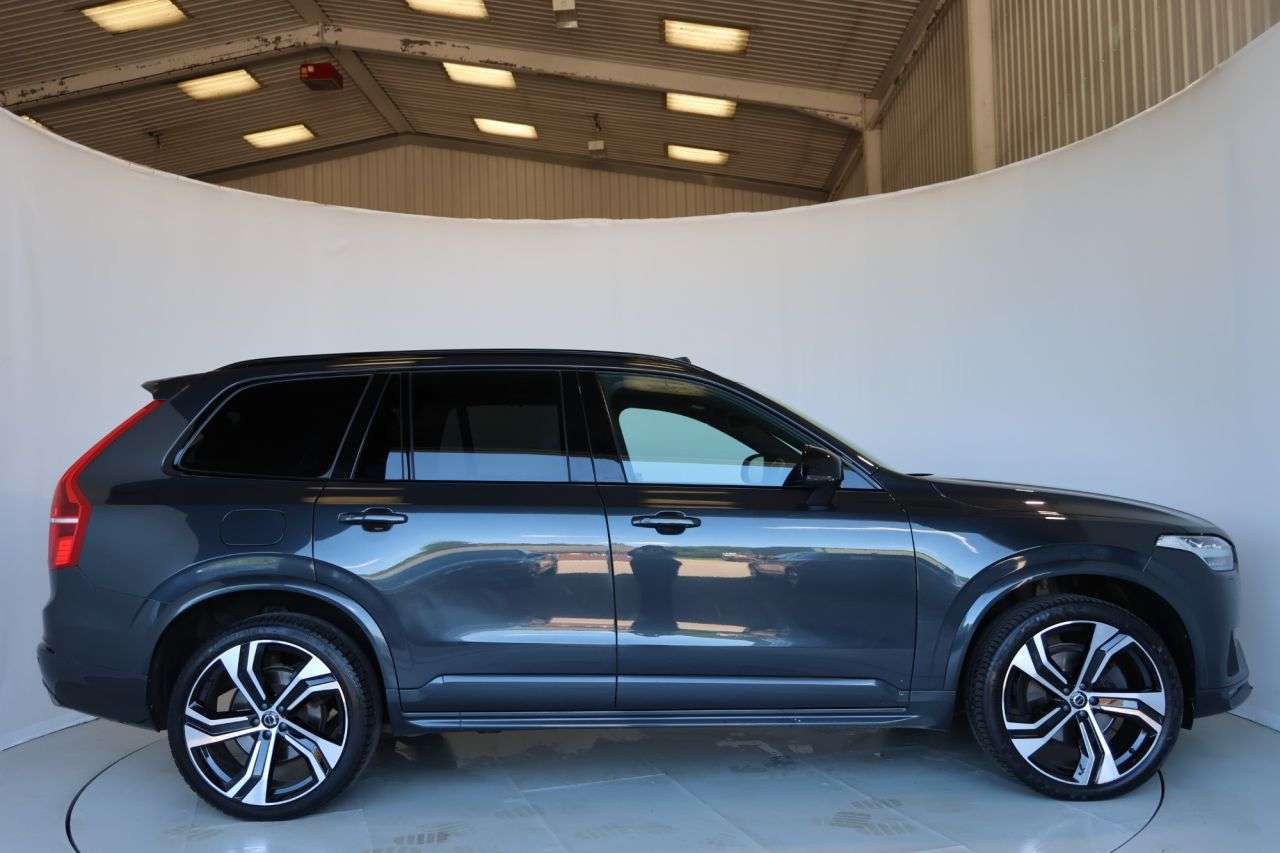 A 2022 VOLVO XC90 2.0 B5 MHEV R-Design Pro SUV 5dr Petrol Hybrid Auto 4WD Euro 6 (s/s) (250 p A 2022 VOLVO XC90 2.0 B5 MHEV R-Design Pro SUV 5dr Petrol Hybrid Auto 4WD Euro 6 (s/s) (250 p