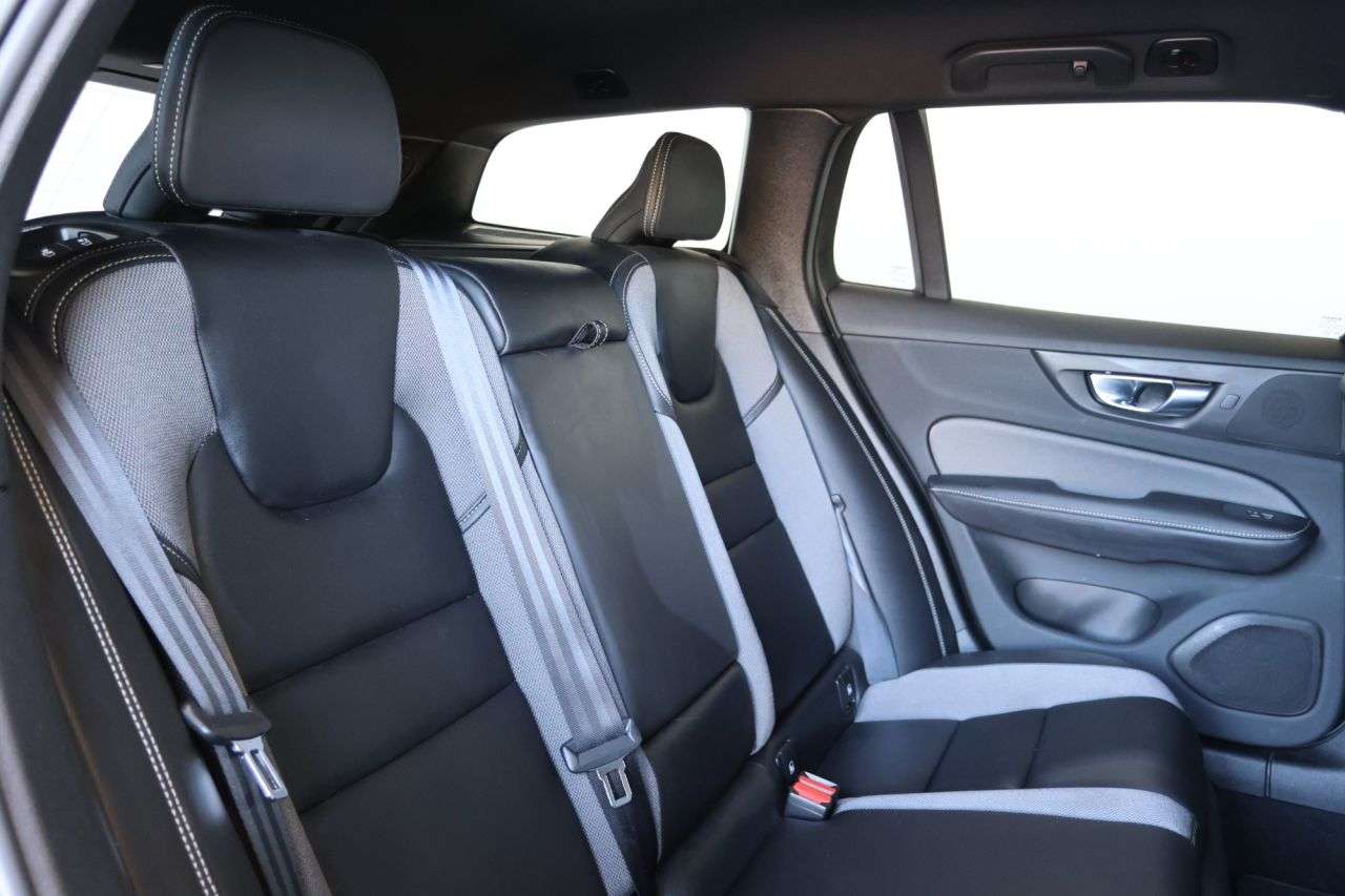2022 VOLVO V60 2022 VOLVO V60