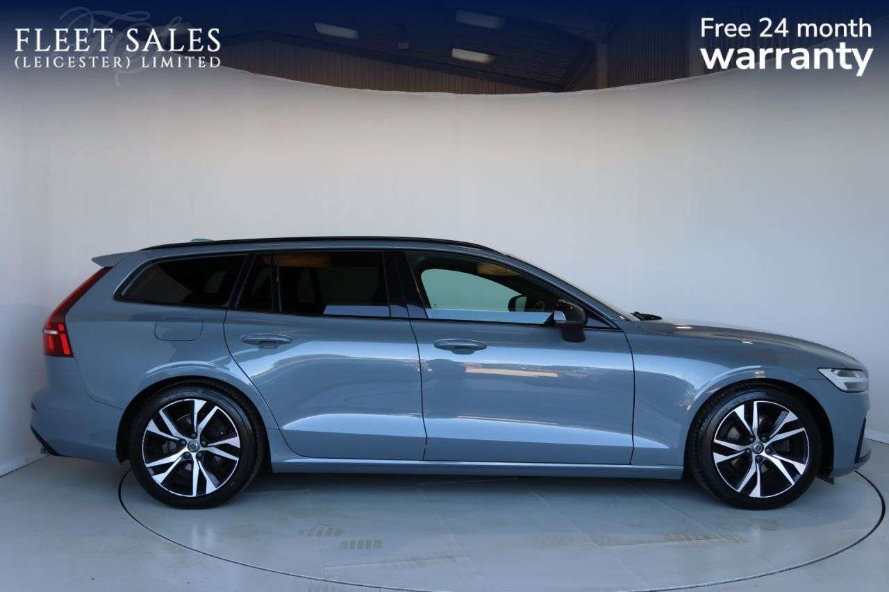 A 2022 VOLVO V60 2.0 B3 MHEV Plus Estate 5dr Petrol Hybrid DCT Auto Euro 6 (s/s) (163 ps) RE A 2022 VOLVO V60 2.0 B3 MHEV Plus Estate 5dr Petrol Hybrid DCT Auto Euro 6 (s/s) (163 ps) RE