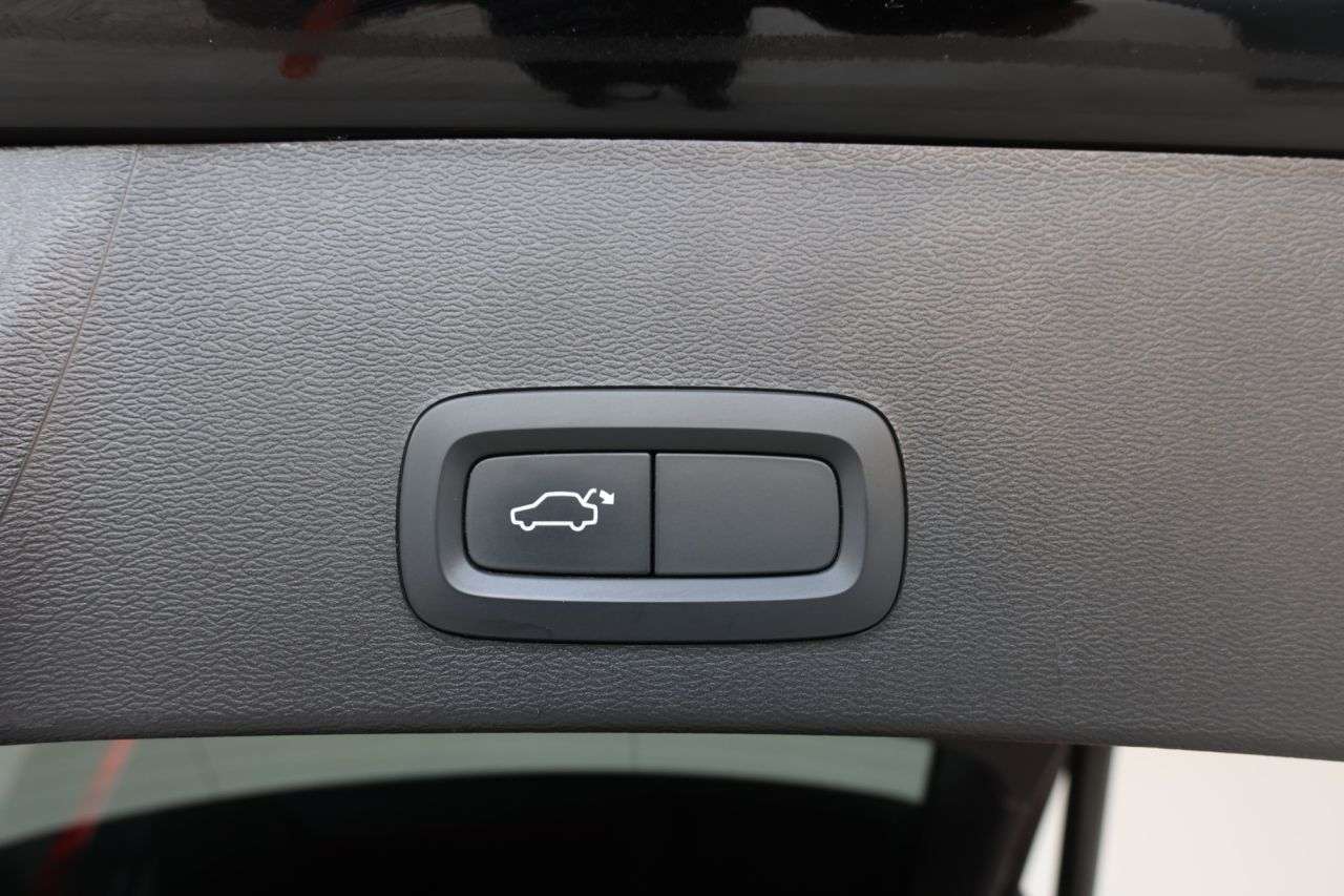 2022 VOLVO XC40 2022 VOLVO XC40