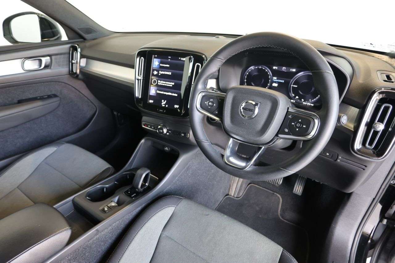 2022 VOLVO XC40 2022 VOLVO XC40