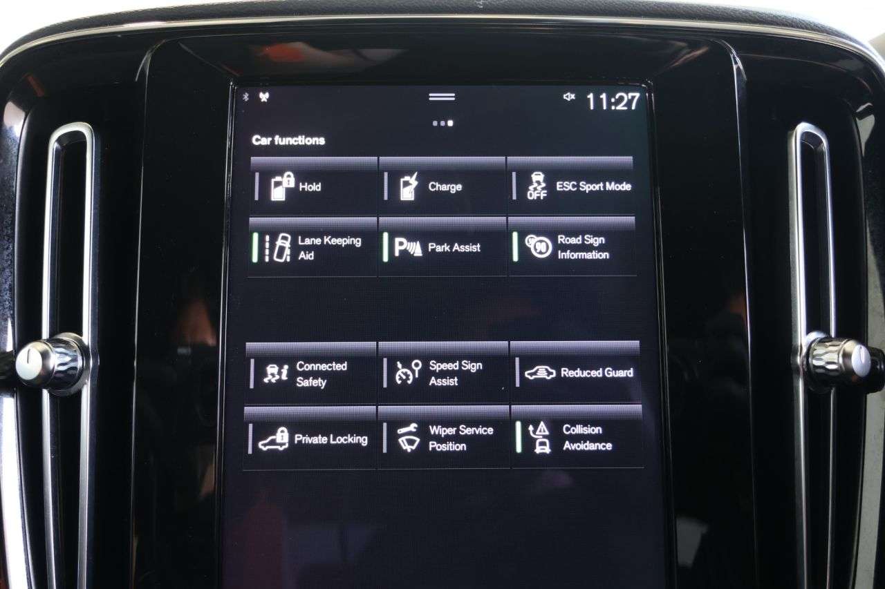 2022 VOLVO XC40 2022 VOLVO XC40