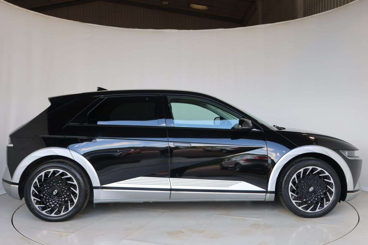 A 2022 HYUNDAI IONIQ 5 73kWh Ultimate Hatchback 5dr Electric Auto (217 ps) HEATED STEERING WHEEL A 2022 HYUNDAI IONIQ 5 73kWh Ultimate Hatchback 5dr Electric Auto (217 ps) HEATED STEERING WHEEL