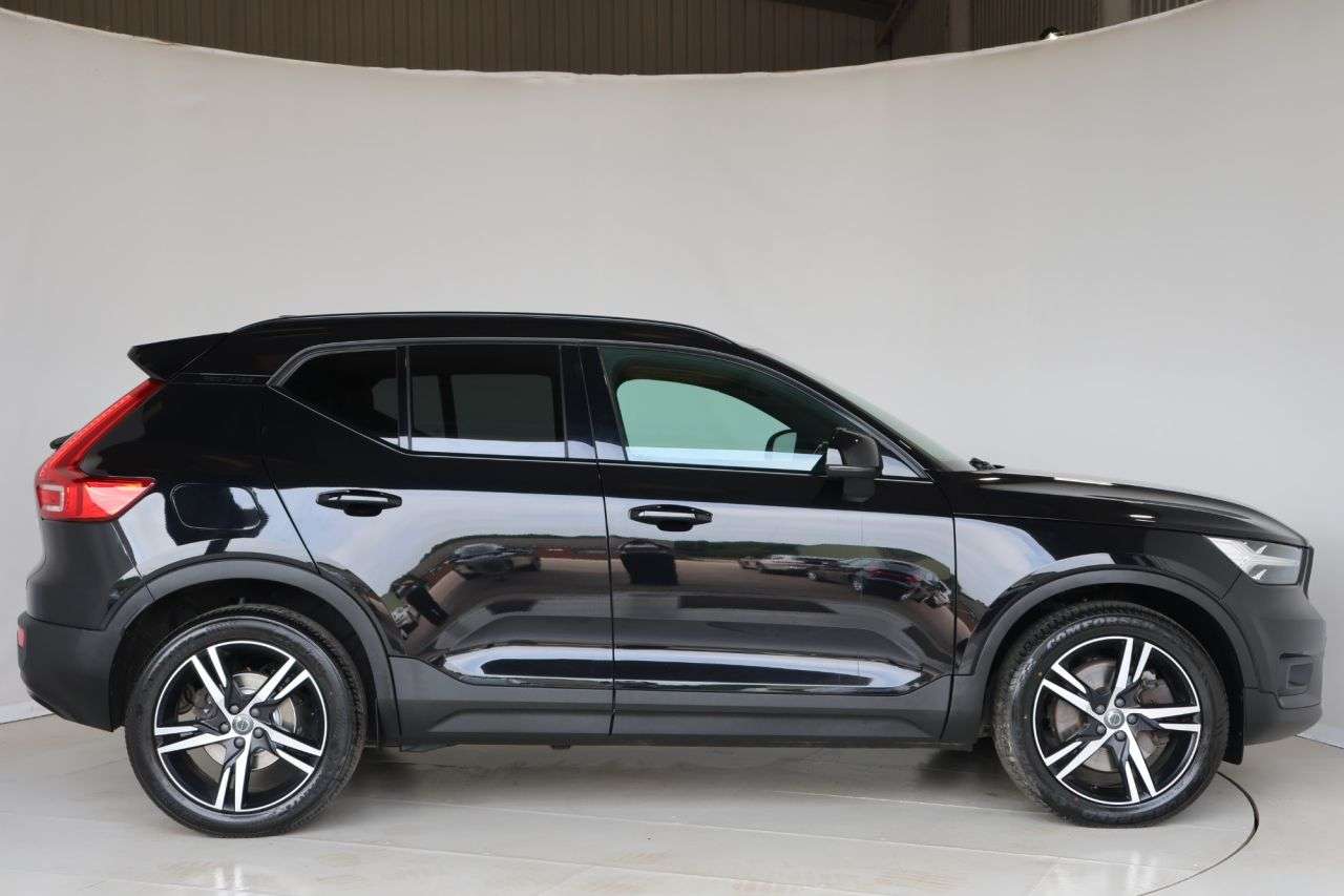 A 2021 VOLVO XC40 1.5h T4 Recharge 10.7kWh R-Design SUV 5dr Petrol Plug-in Hybrid Auto Euro 6 A 2021 VOLVO XC40 1.5h T4 Recharge 10.7kWh R-Design SUV 5dr Petrol Plug-in Hybrid Auto Euro 6