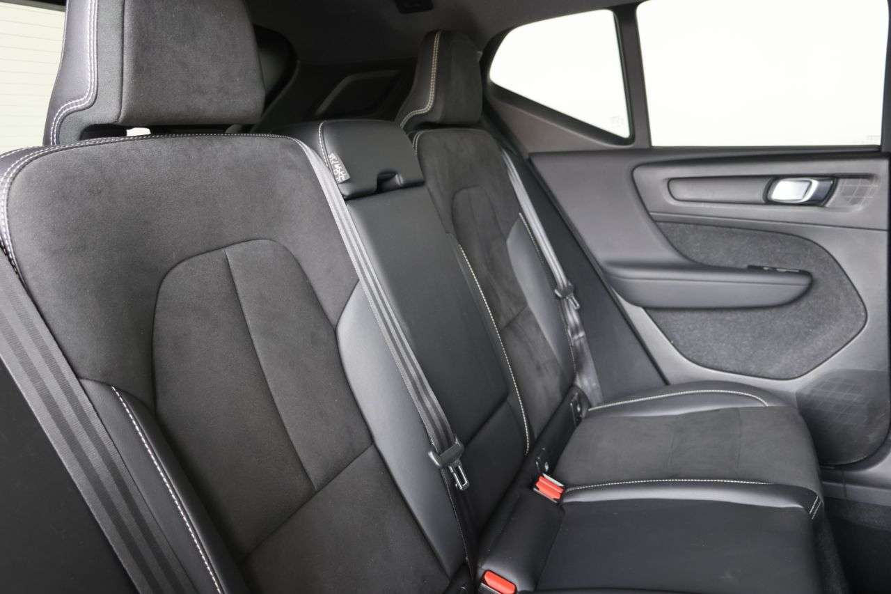 2021 VOLVO XC40 2021 VOLVO XC40