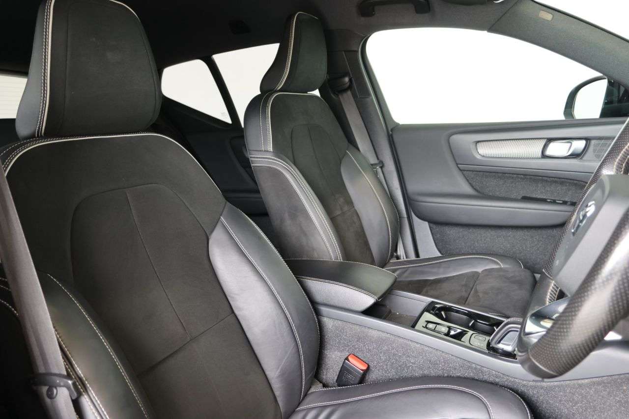 2021 VOLVO XC40 2021 VOLVO XC40