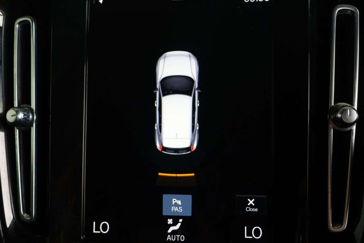 2021 VOLVO XC40 2021 VOLVO XC40