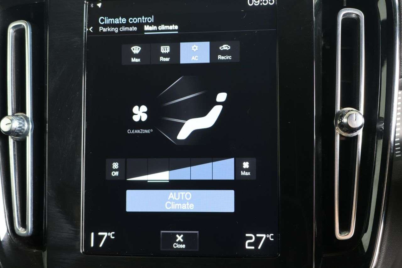 2021 VOLVO XC40 2021 VOLVO XC40