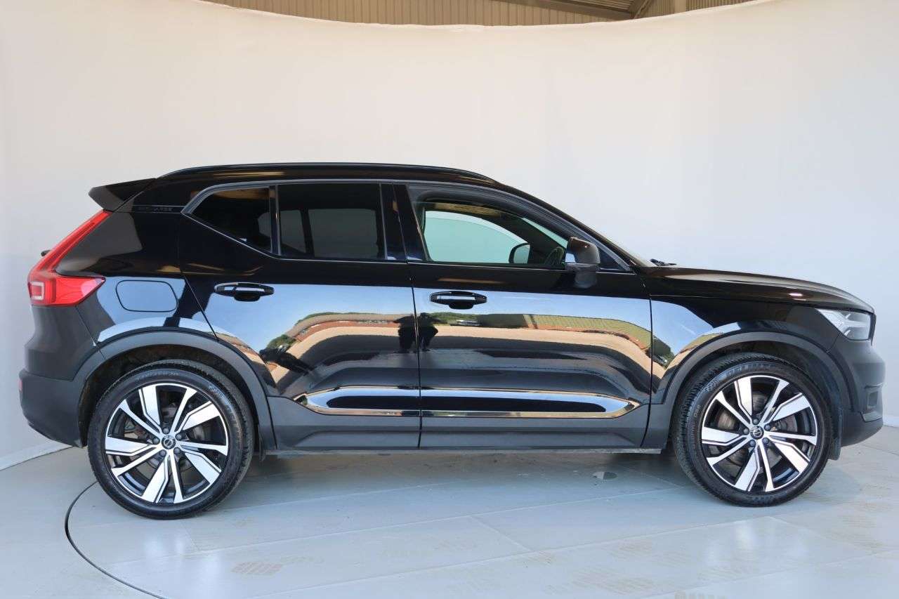 A 2022 VOLVO XC40 1.5h T5 Recharge 10.7kWh Ultimate Dark SUV 5dr Petrol Plug-in Hybrid Auto E A 2022 VOLVO XC40 1.5h T5 Recharge 10.7kWh Ultimate Dark SUV 5dr Petrol Plug-in Hybrid Auto E
