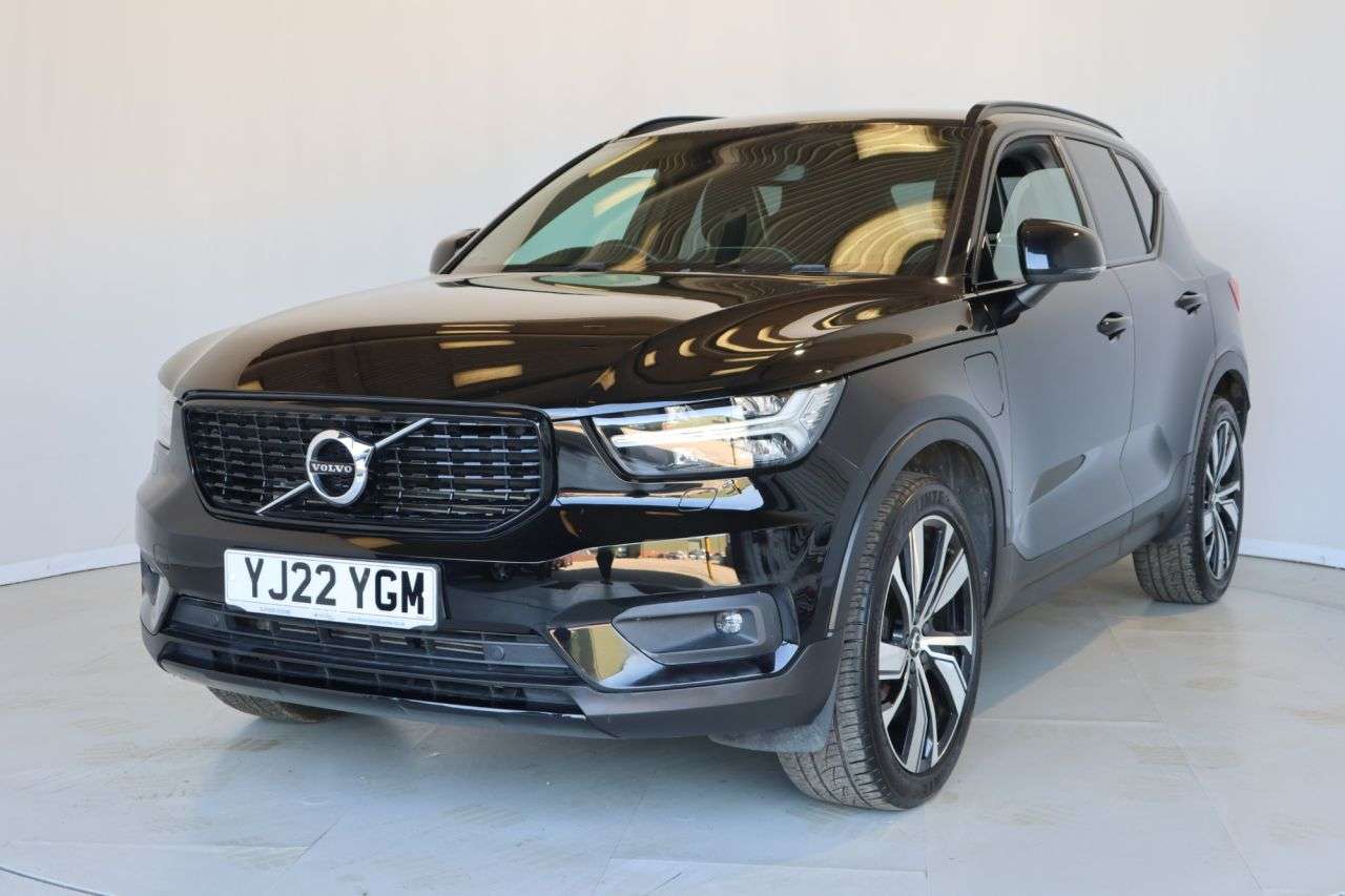 A 2022 VOLVO XC40 1.5h T5 Recharge 10.7kWh Ultimate Dark SUV 5dr Petrol Plug-in Hybrid Auto E A 2022 VOLVO XC40 1.5h T5 Recharge 10.7kWh Ultimate Dark SUV 5dr Petrol Plug-in Hybrid Auto E