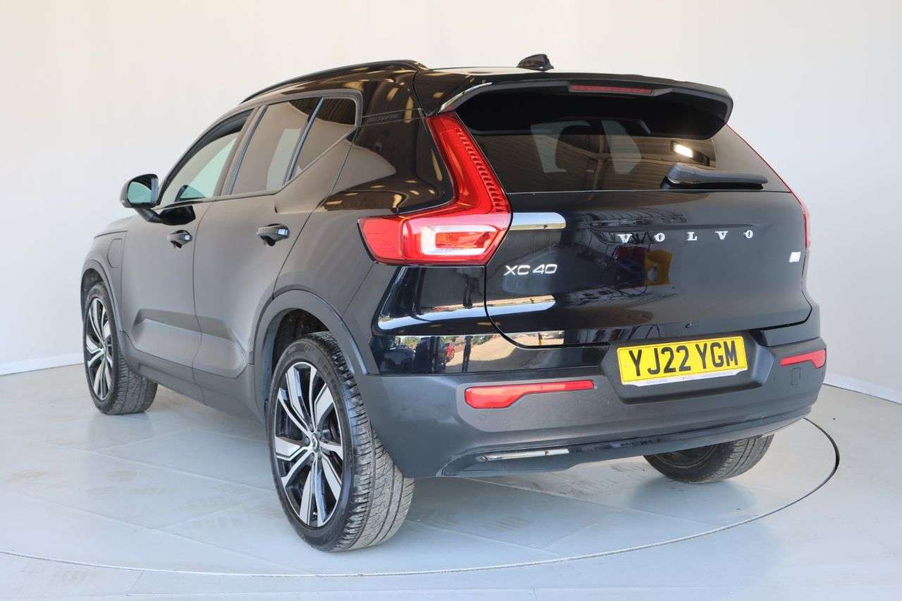 2022 VOLVO XC40 2022 VOLVO XC40