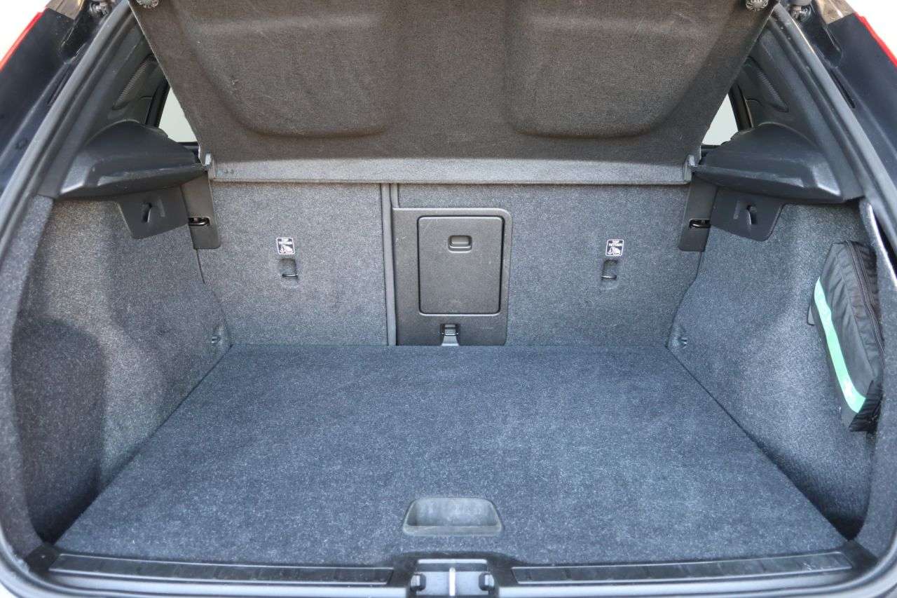 2022 VOLVO XC40 2022 VOLVO XC40