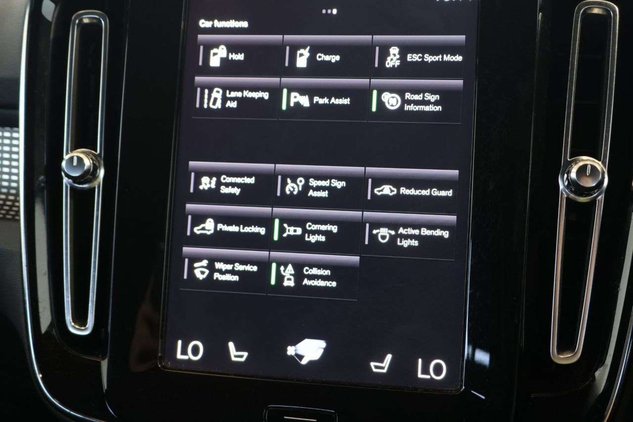 2022 VOLVO XC40 2022 VOLVO XC40