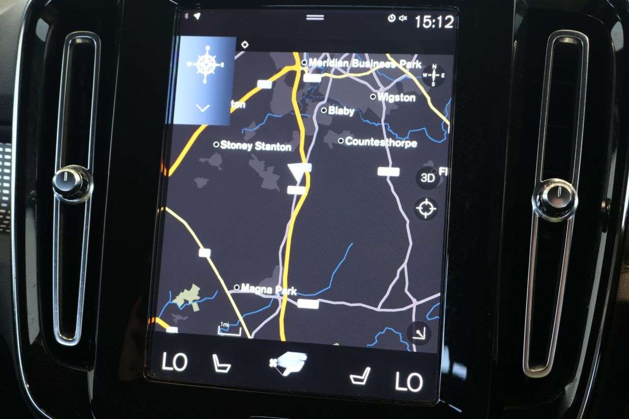 2022 VOLVO XC40 2022 VOLVO XC40