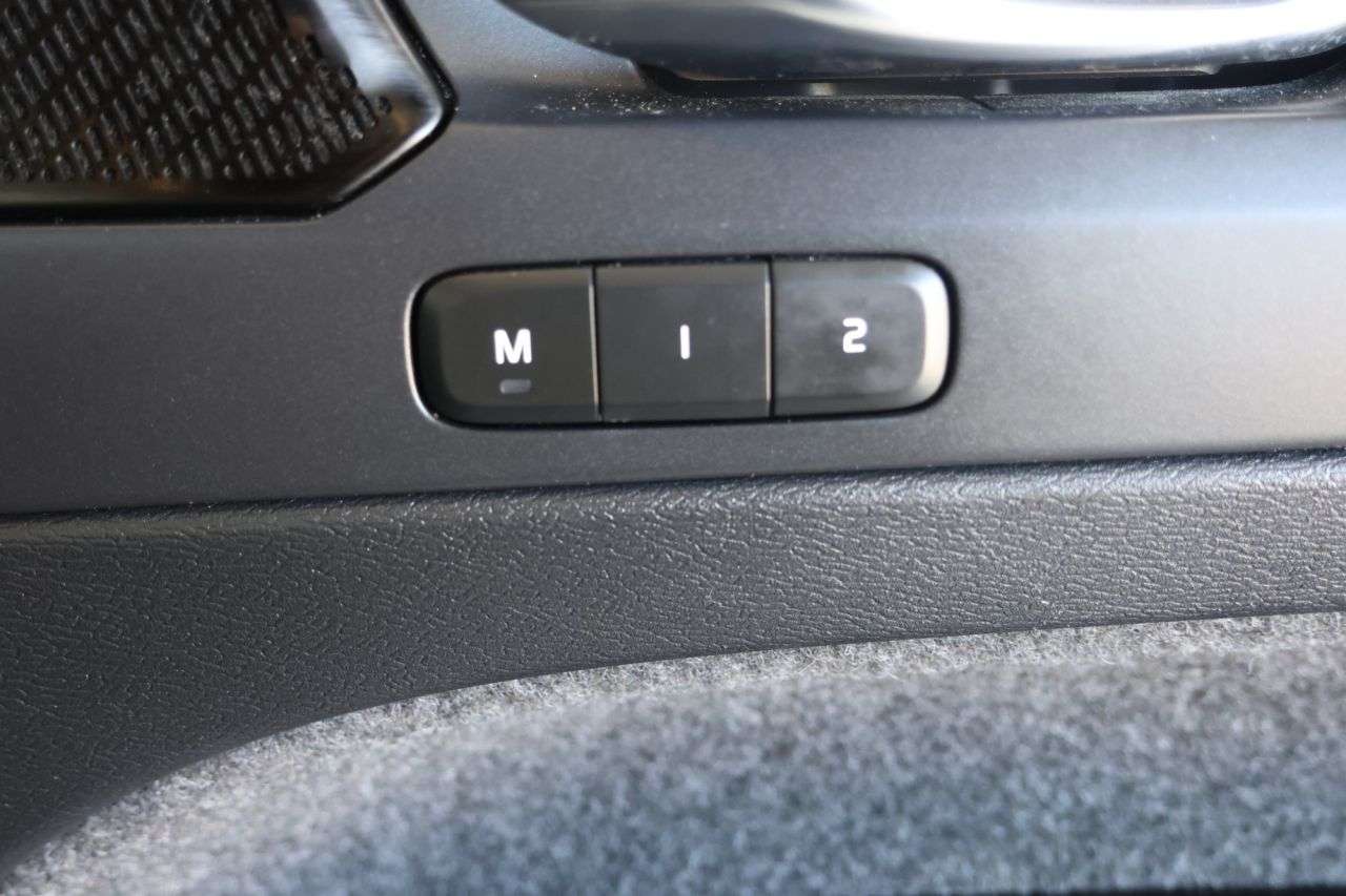 2022 VOLVO XC40 2022 VOLVO XC40