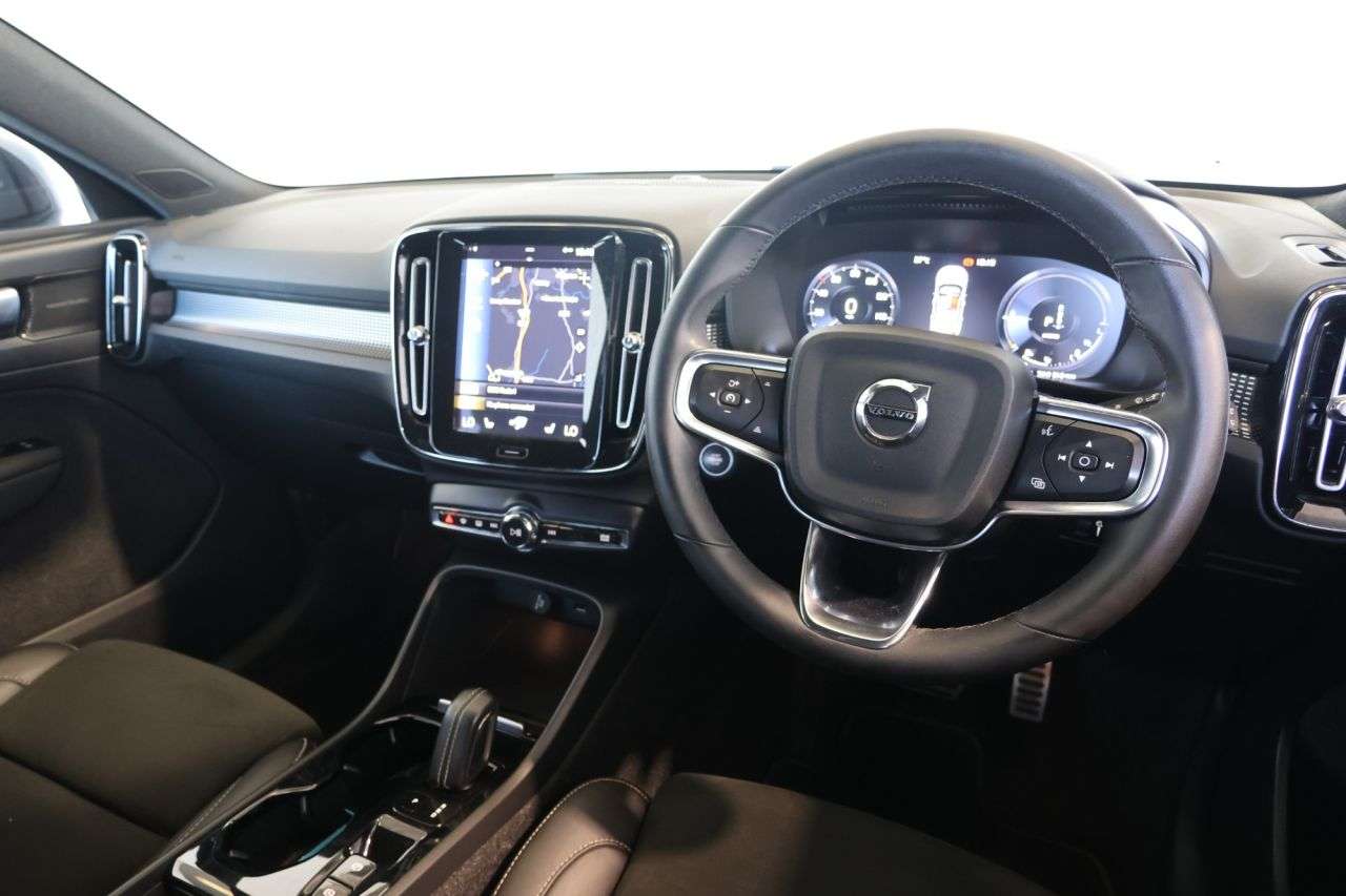 2022 VOLVO XC40 2022 VOLVO XC40