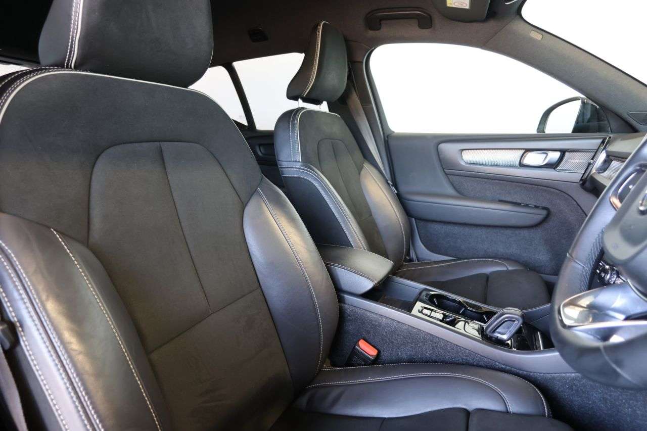 2022 VOLVO XC40 2022 VOLVO XC40
