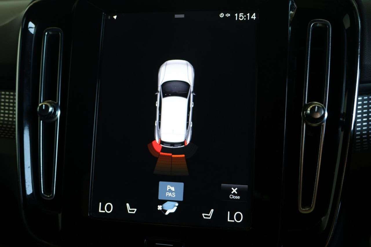 2022 VOLVO XC40 2022 VOLVO XC40