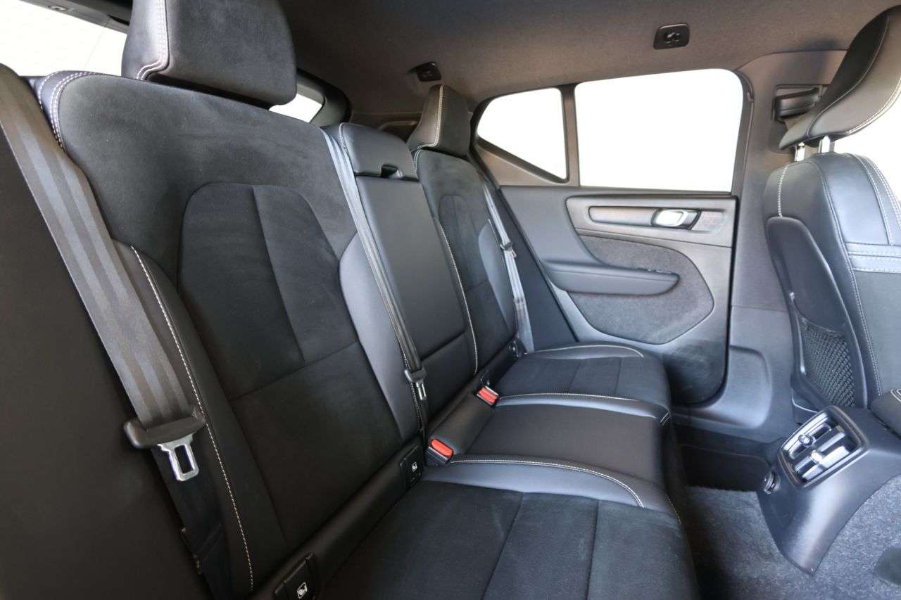 2022 VOLVO XC40 2022 VOLVO XC40