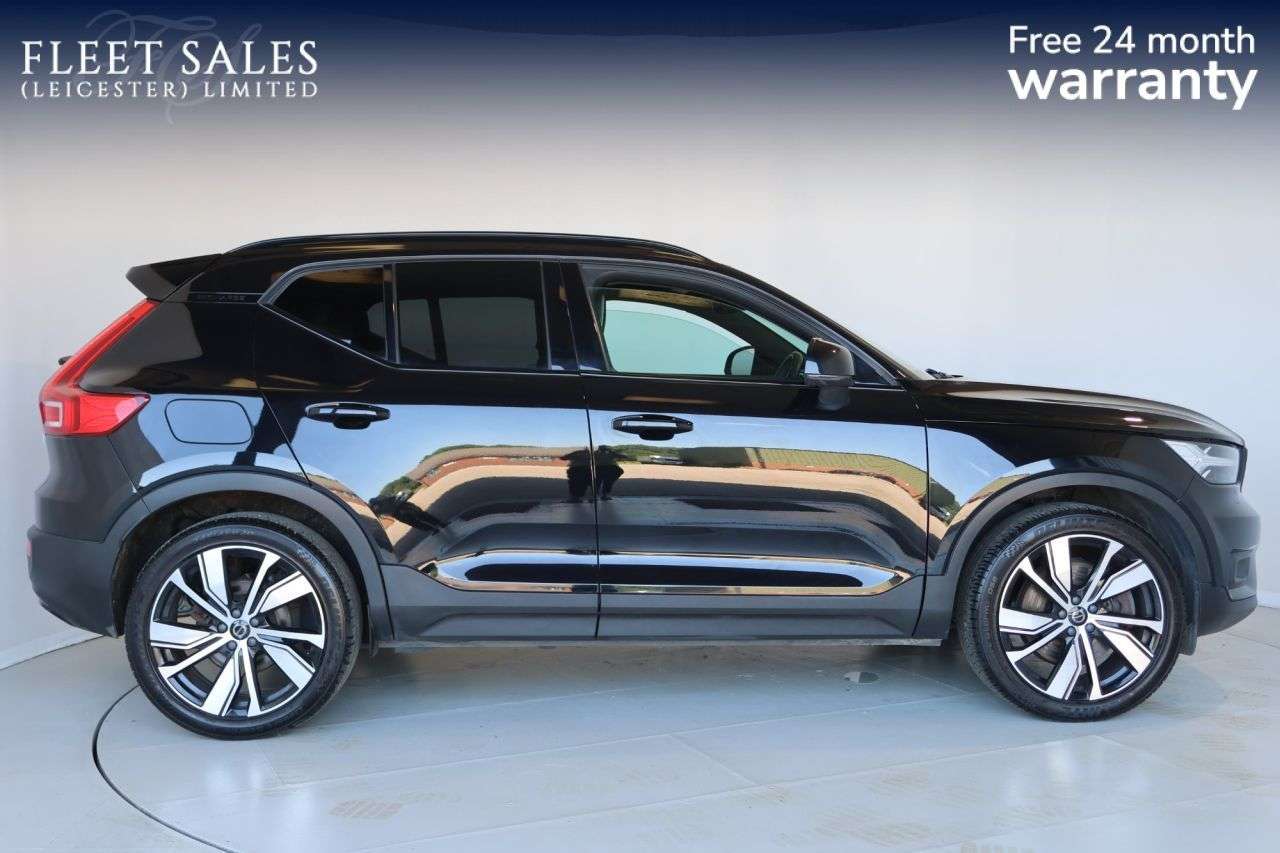A 2022 VOLVO XC40 1.5h T5 Recharge 10.7kWh Ultimate Dark SUV 5dr Petrol Plug-in Hybrid Auto E A 2022 VOLVO XC40 1.5h T5 Recharge 10.7kWh Ultimate Dark SUV 5dr Petrol Plug-in Hybrid Auto E