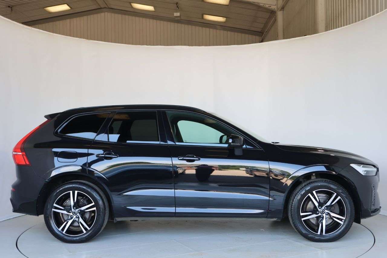 A 2022 VOLVO XC60 2.0 B5 MHEV R-Design SUV 5dr Petrol Hybrid Auto Euro 6 (s/s) (250 ps) HEATE A 2022 VOLVO XC60 2.0 B5 MHEV R-Design SUV 5dr Petrol Hybrid Auto Euro 6 (s/s) (250 ps) HEATE