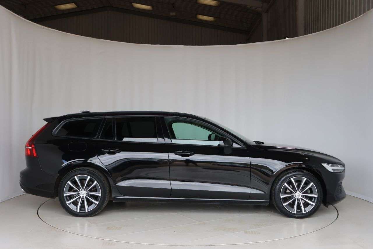A 2022 VOLVO V60 2.0 B3 MHEV Momentum Estate 5dr Petrol Hybrid DCT Auto Euro 6 (s/s) (163 ps A 2022 VOLVO V60 2.0 B3 MHEV Momentum Estate 5dr Petrol Hybrid DCT Auto Euro 6 (s/s) (163 ps