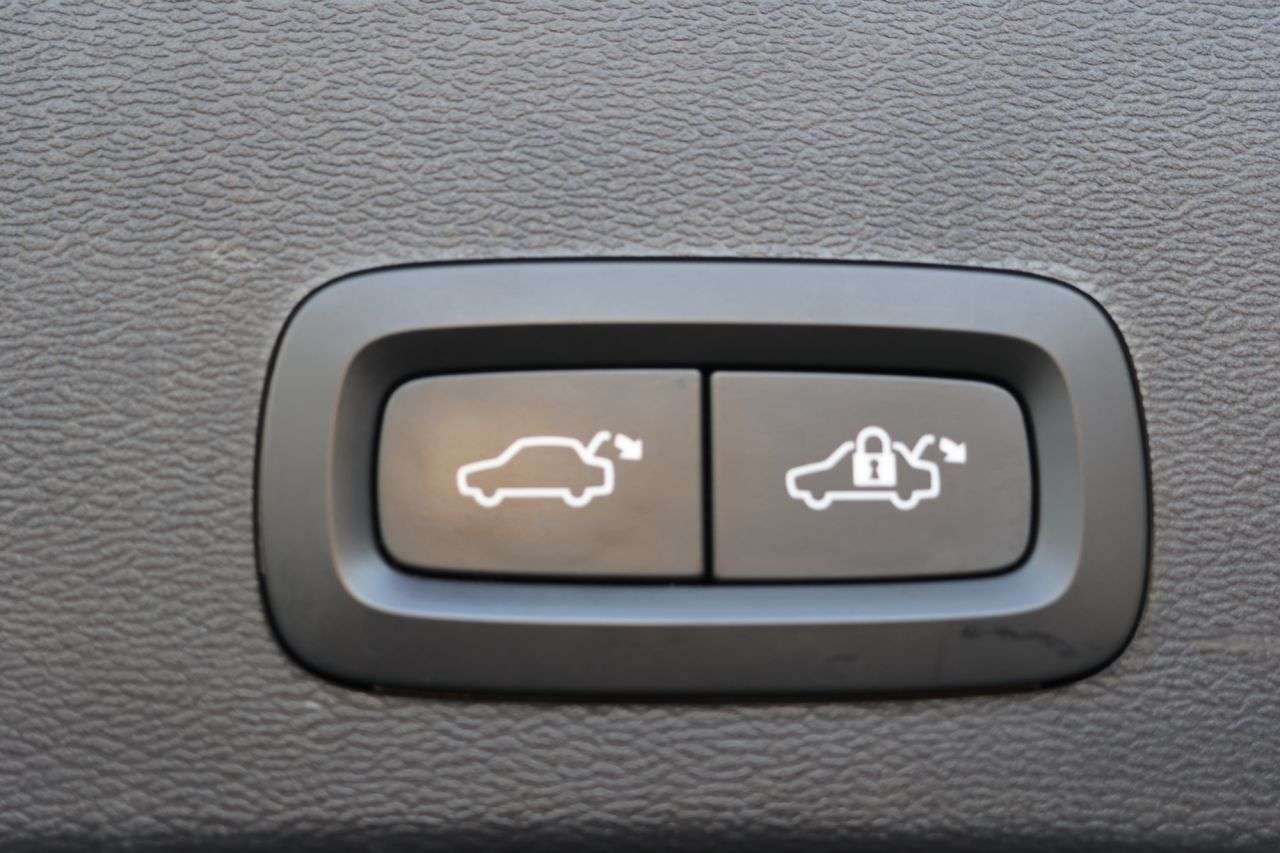 2022 VOLVO XC40 2022 VOLVO XC40