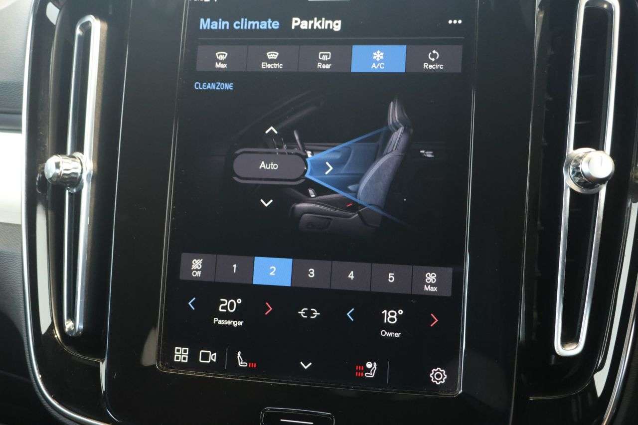 2022 VOLVO XC40 2022 VOLVO XC40