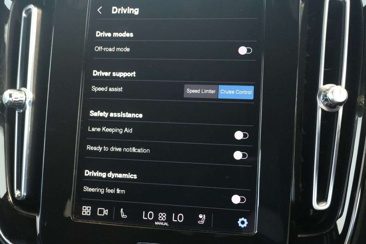 2022 VOLVO XC40 2022 VOLVO XC40
