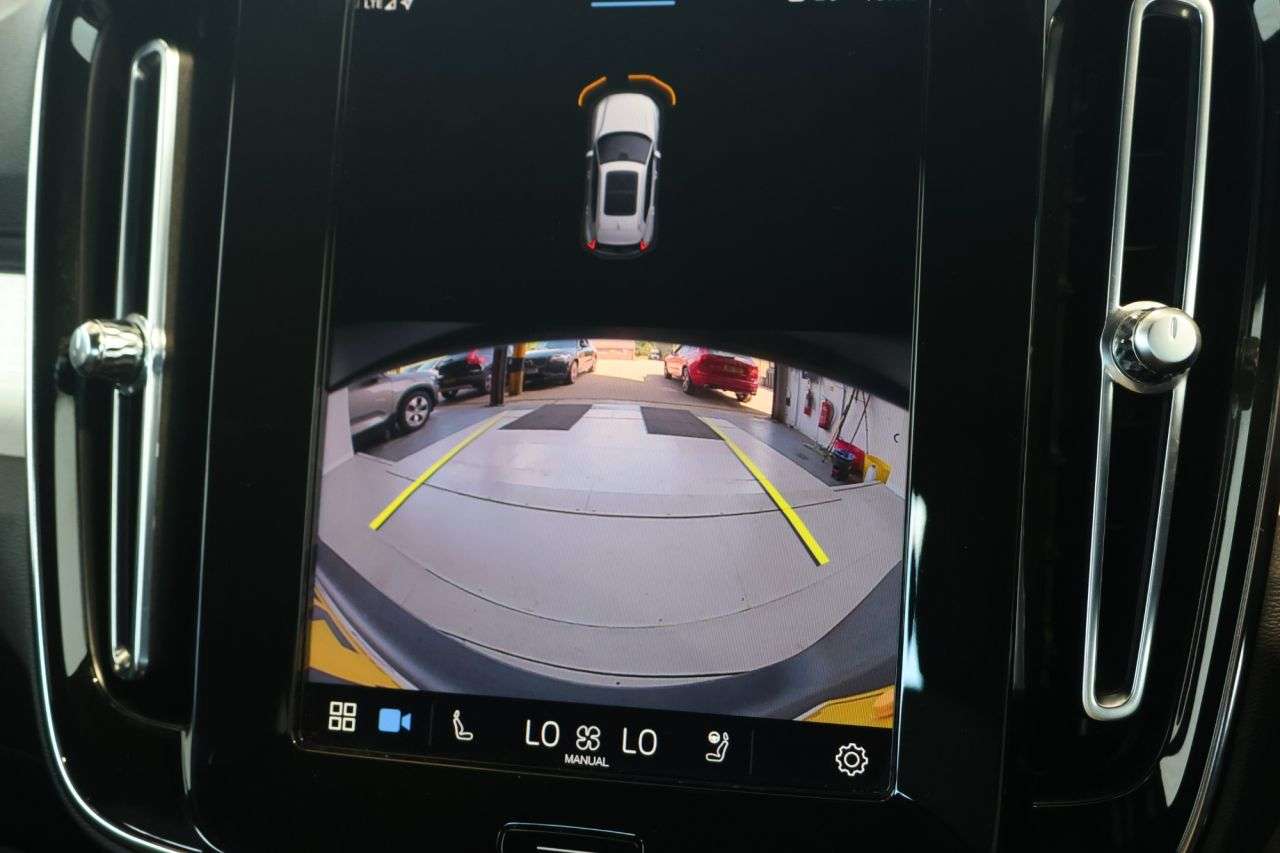 2022 VOLVO XC40 2022 VOLVO XC40