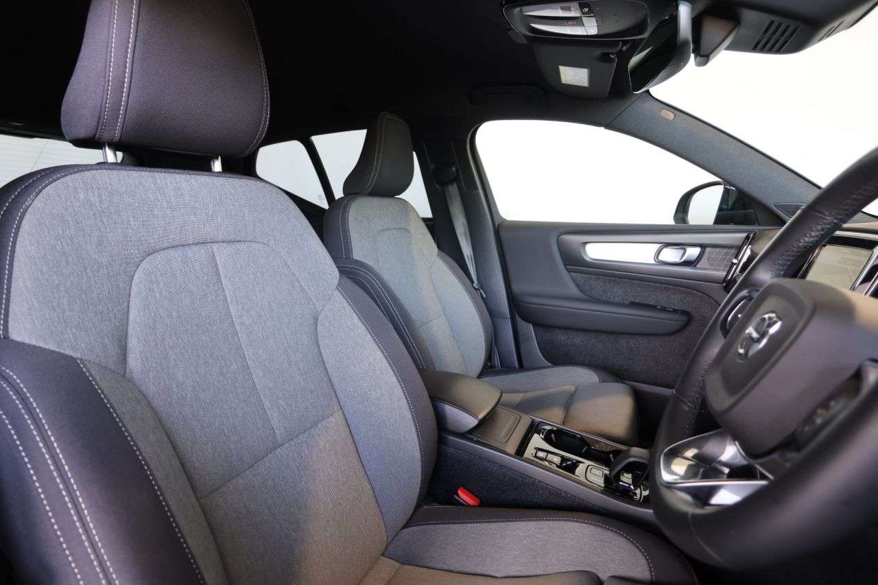 2022 VOLVO XC40 2022 VOLVO XC40