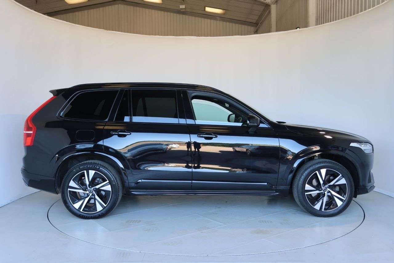 A 2022 VOLVO XC90 2.0 B5 MHEV R-Design SUV 5dr Diesel Hybrid Auto 4WD Euro 6 (s/s) (235 ps) H A 2022 VOLVO XC90 2.0 B5 MHEV R-Design SUV 5dr Diesel Hybrid Auto 4WD Euro 6 (s/s) (235 ps) H