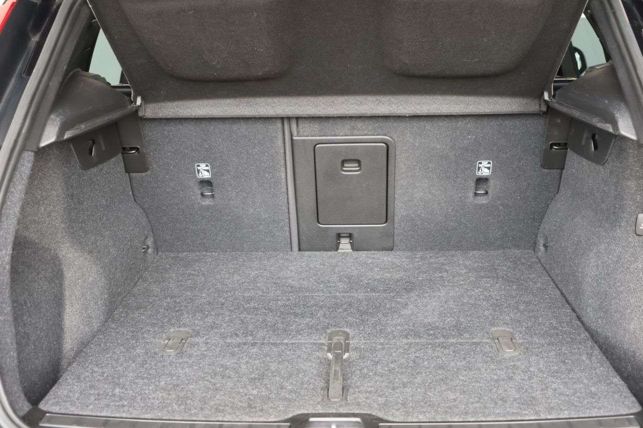 2022 VOLVO XC40 2022 VOLVO XC40