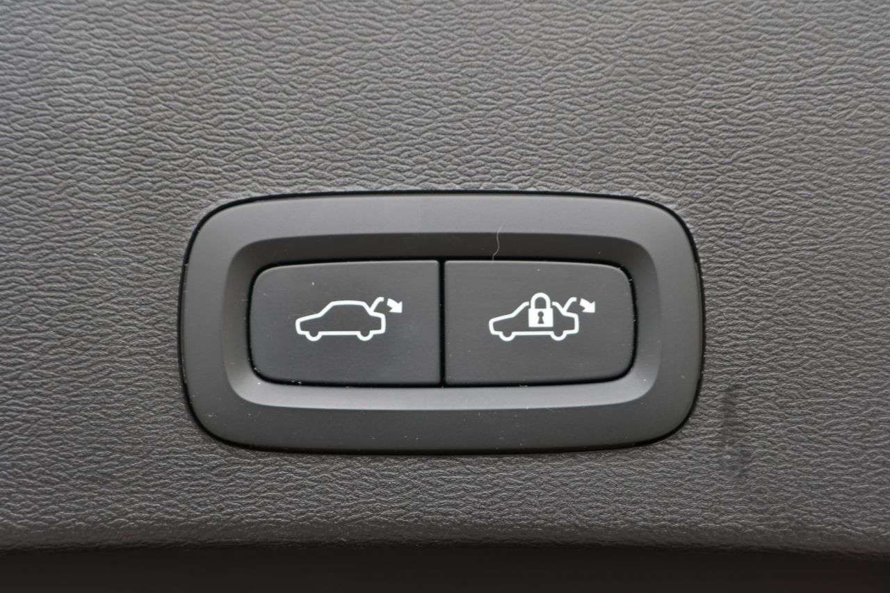 2022 VOLVO XC40 2022 VOLVO XC40