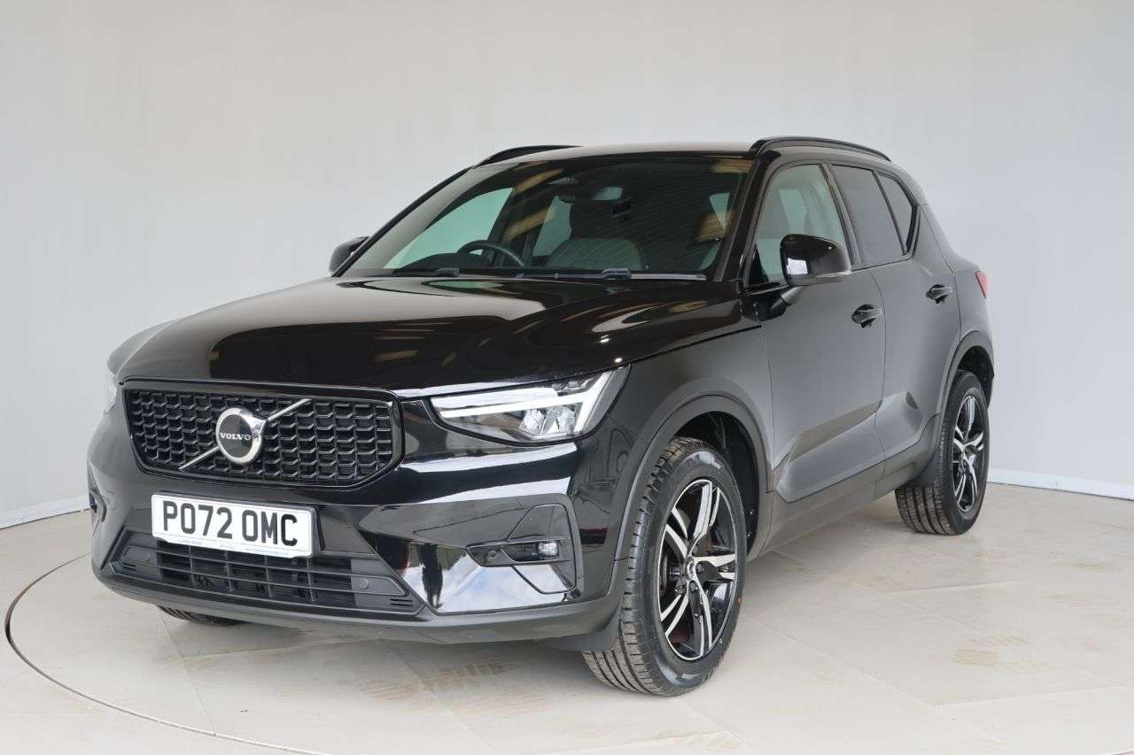 A 2022 VOLVO XC40 2.0 B3 MHEV Plus Dark SUV 5dr Petrol Hybrid DCT Auto Euro 6 (s/s) (163 ps) A 2022 VOLVO XC40 2.0 B3 MHEV Plus Dark SUV 5dr Petrol Hybrid DCT Auto Euro 6 (s/s) (163 ps)