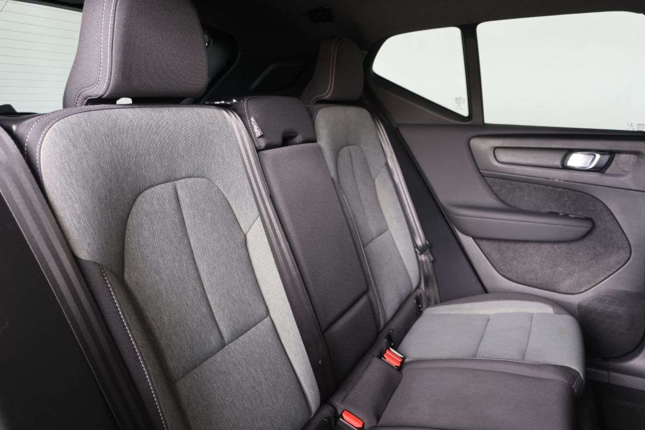 2022 VOLVO XC40 2022 VOLVO XC40