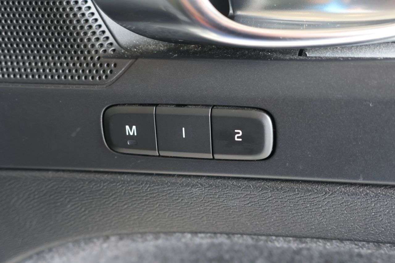 2022 VOLVO XC40 2022 VOLVO XC40