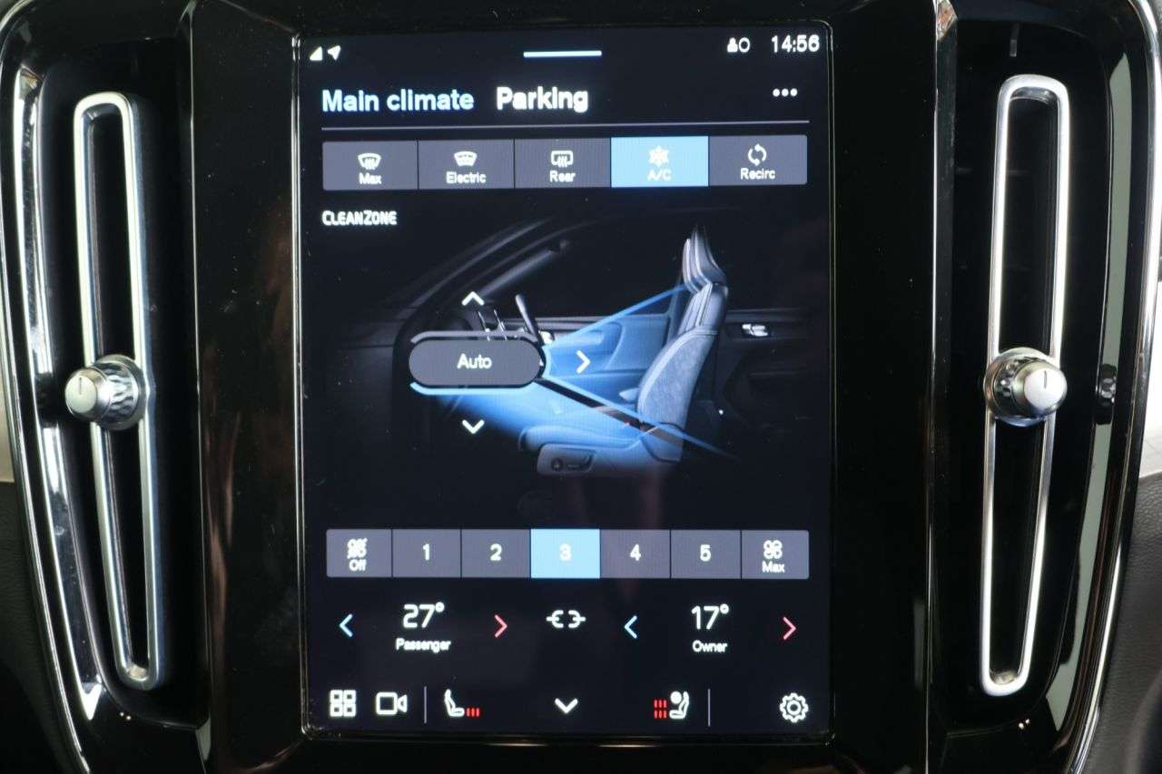 2022 VOLVO XC40 2022 VOLVO XC40