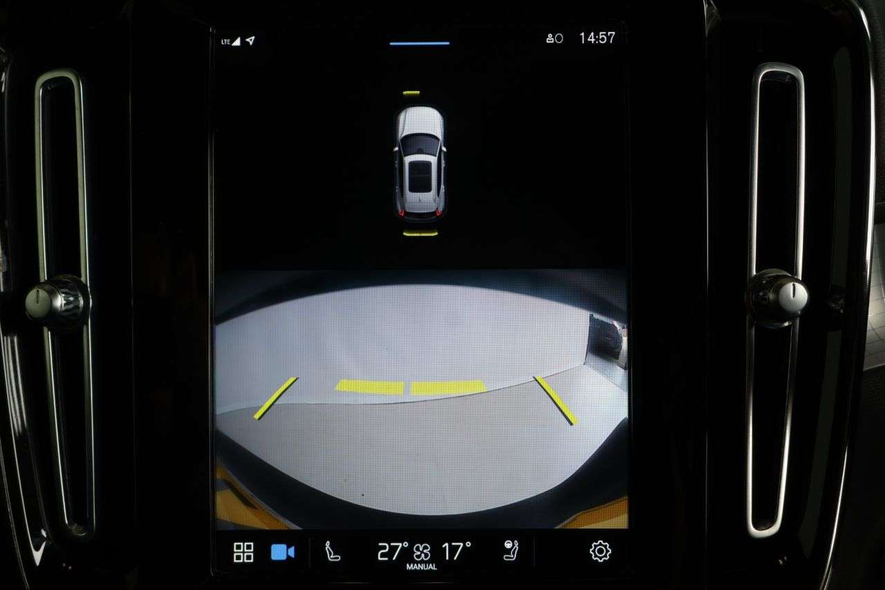 2022 VOLVO XC40 2022 VOLVO XC40