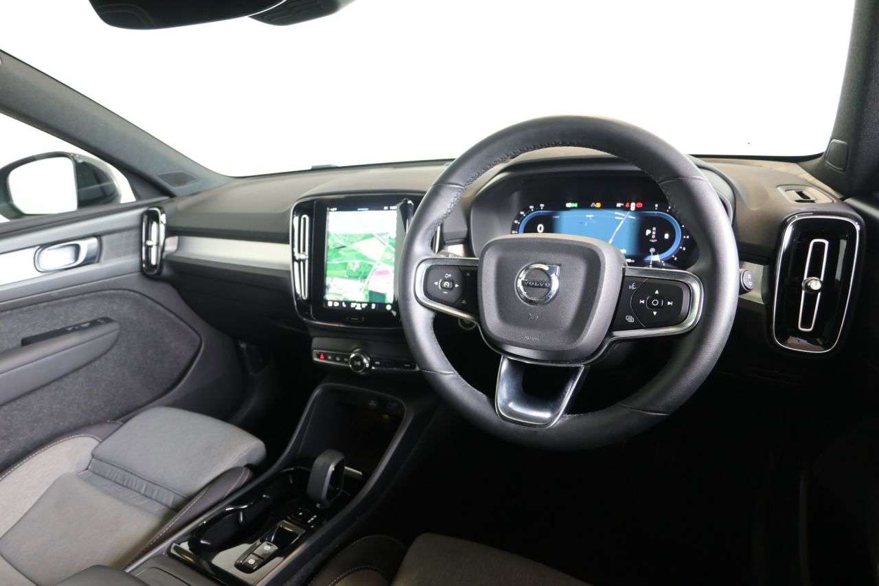 2022 VOLVO XC40 2022 VOLVO XC40