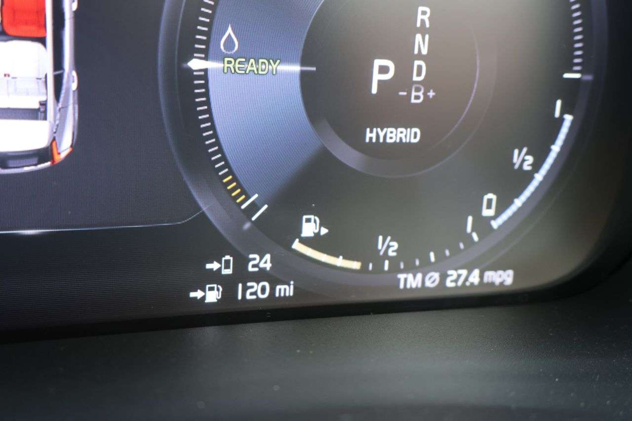 2023 VOLVO XC40 2023 VOLVO XC40