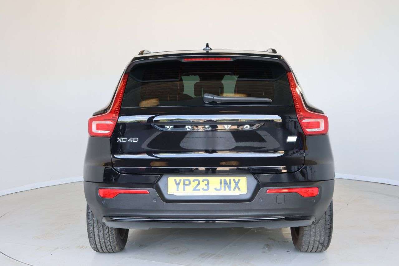 2023 VOLVO XC40 2023 VOLVO XC40