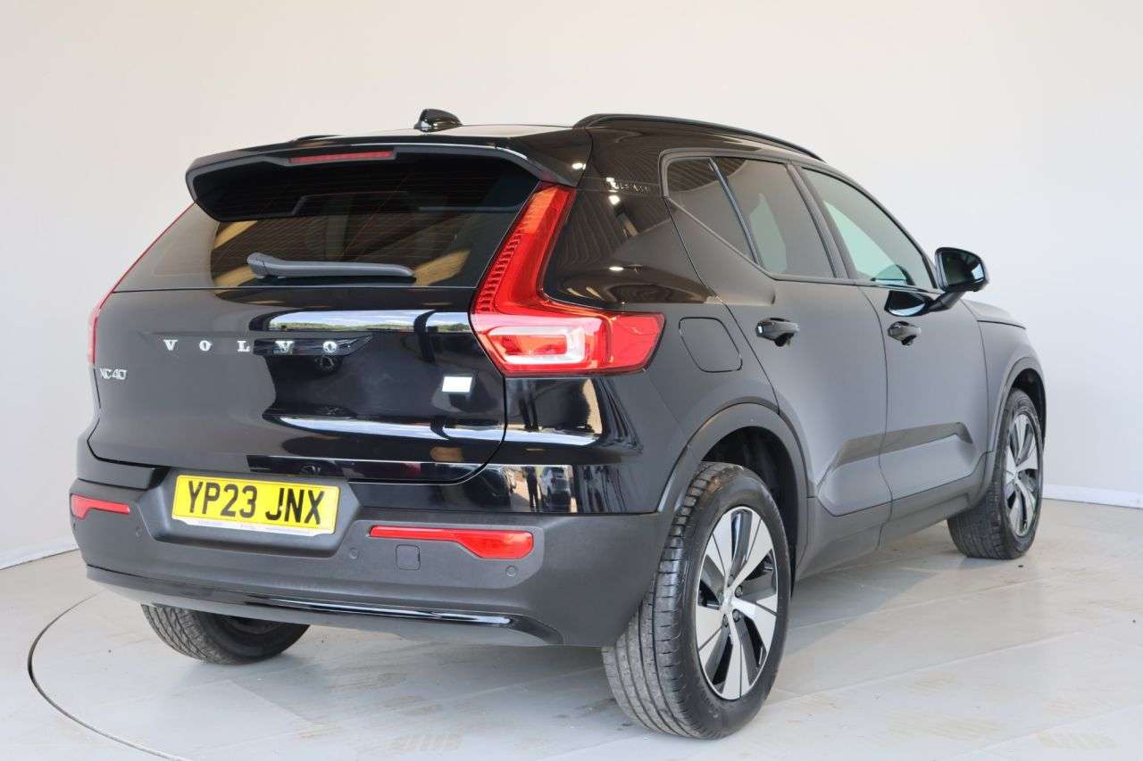 2023 VOLVO XC40 2023 VOLVO XC40