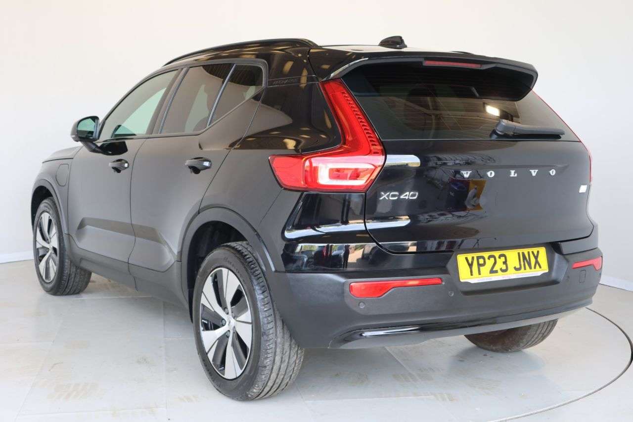 2023 VOLVO XC40 2023 VOLVO XC40