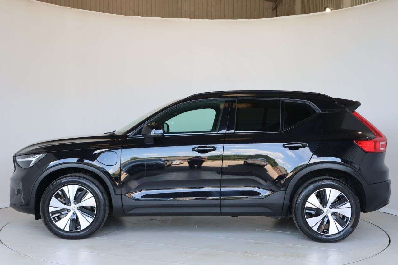 2023 VOLVO XC40 2023 VOLVO XC40