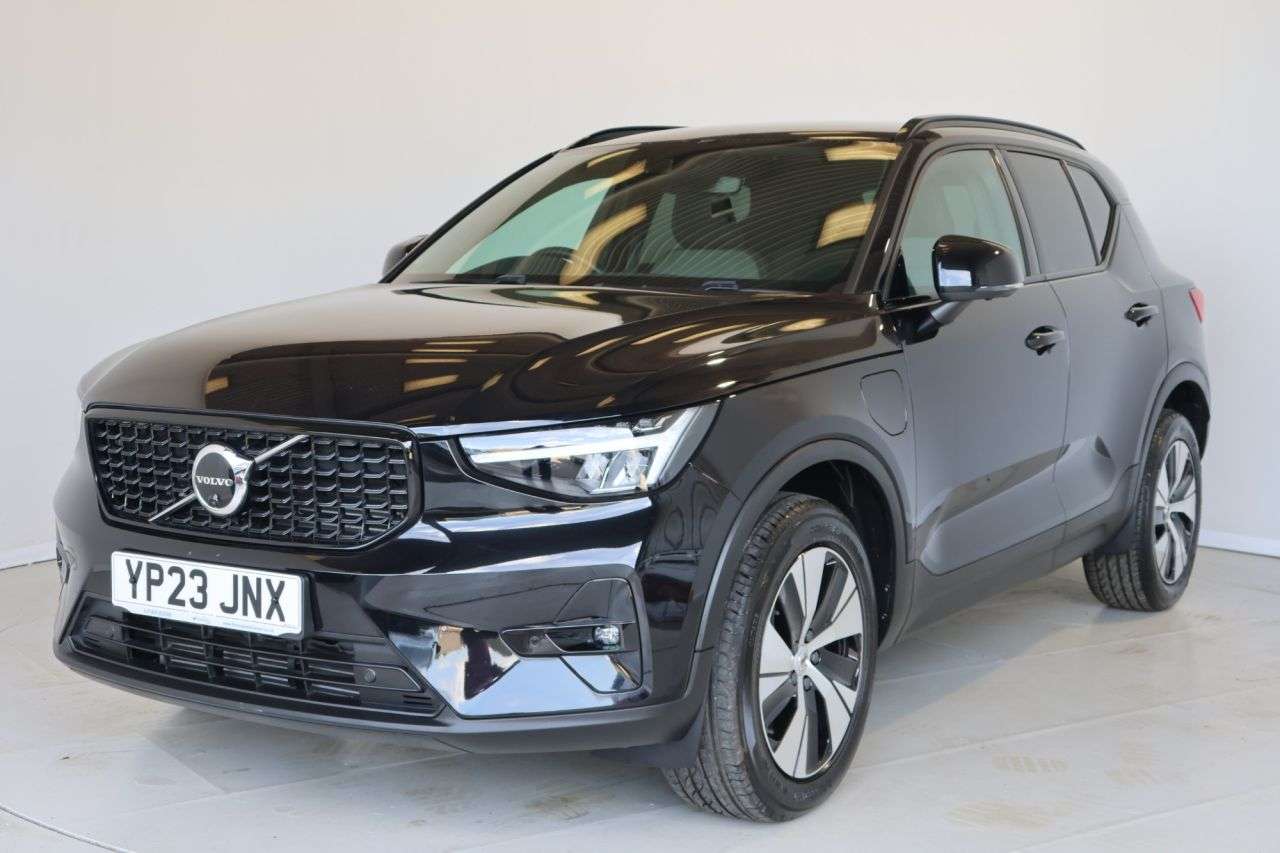 A 2023 VOLVO XC40 1.5h T4 Recharge 10.7kWh Plus SUV 5dr Petrol Plug-in Hybrid Auto Euro 6 (s/ A 2023 VOLVO XC40 1.5h T4 Recharge 10.7kWh Plus SUV 5dr Petrol Plug-in Hybrid Auto Euro 6 (s/
